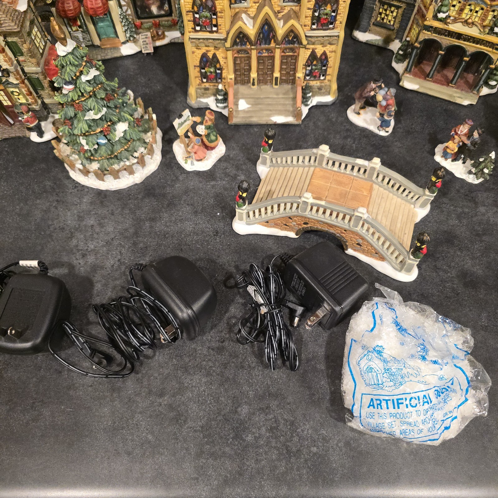 Grandeur Noel Fiber Optic Victorian Christmas Village 2002 Town Set Incomplete