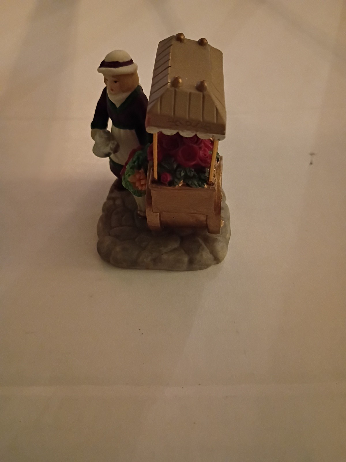 2001 Hershey’s Holiday Village Fresh Flower Cart Florist Shoppe Accessory NIB