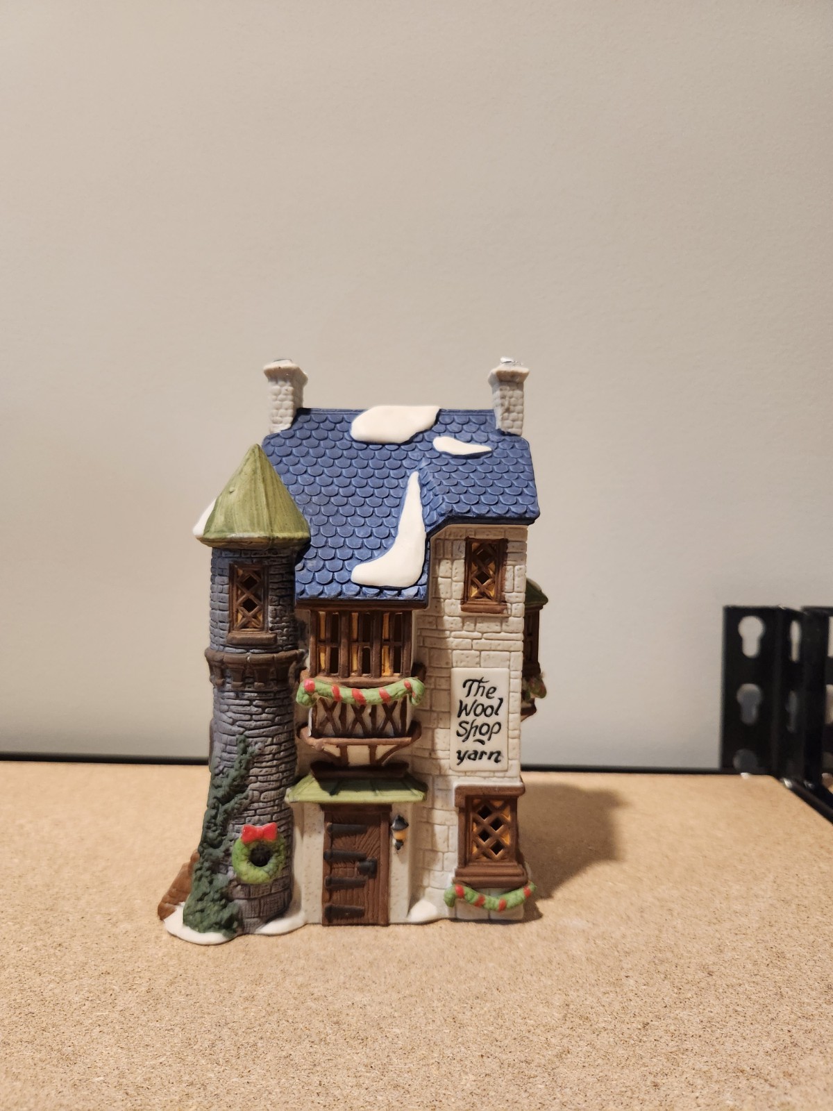 Department 56 Dickens Village Wool Shop Porcelain Illuminated Christmas 1988