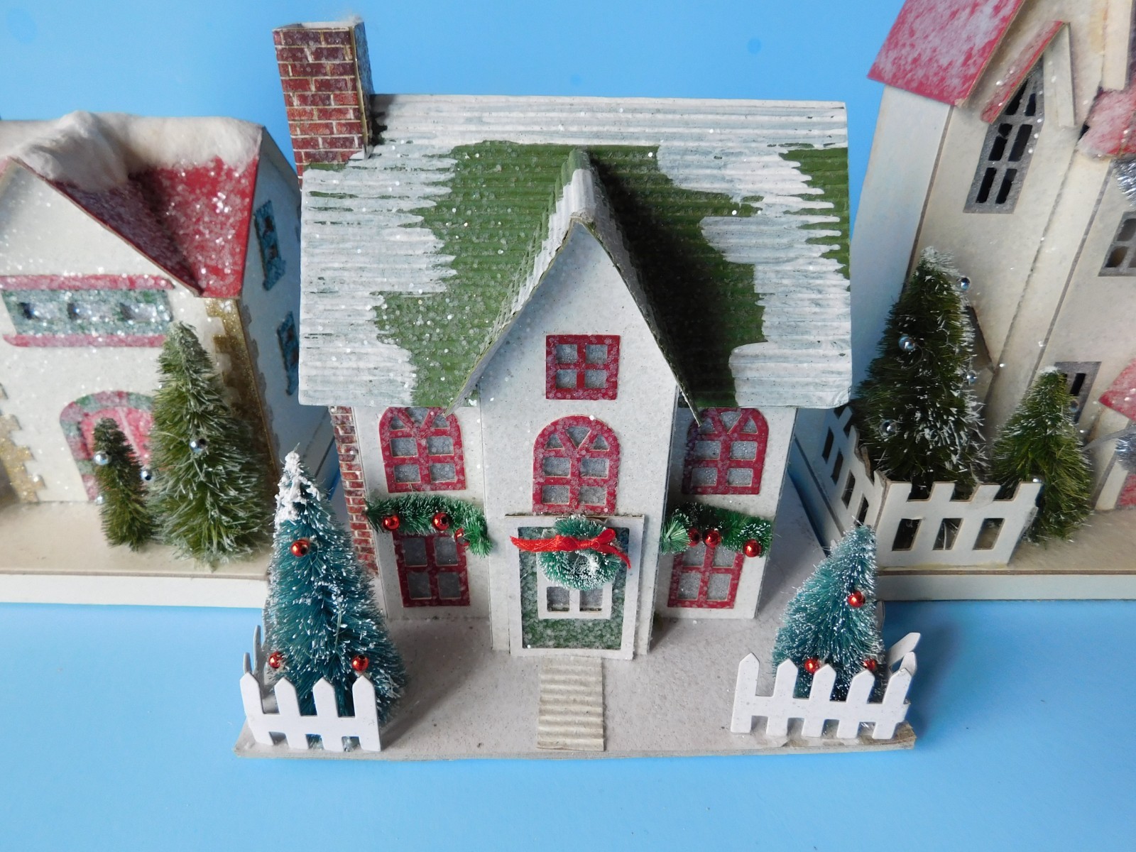 3 CARDBOARD VILLAGE HOUSES ARE DECORATED WITH GLITTER & LIGHT UP + 3 ORNAMENTS