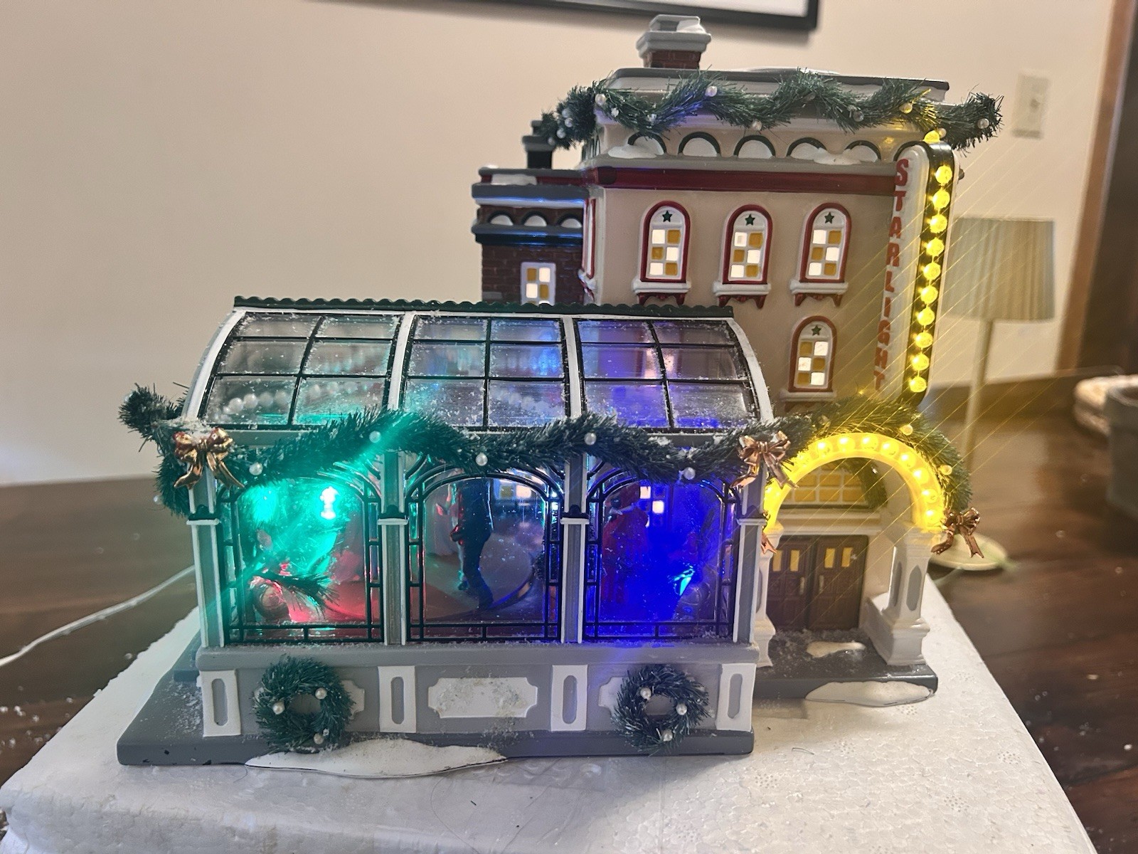 30TH ANNIVERSARY BALL ORIGINAL SNOW VILLAGE DEPT 56 Working Lights And Animation