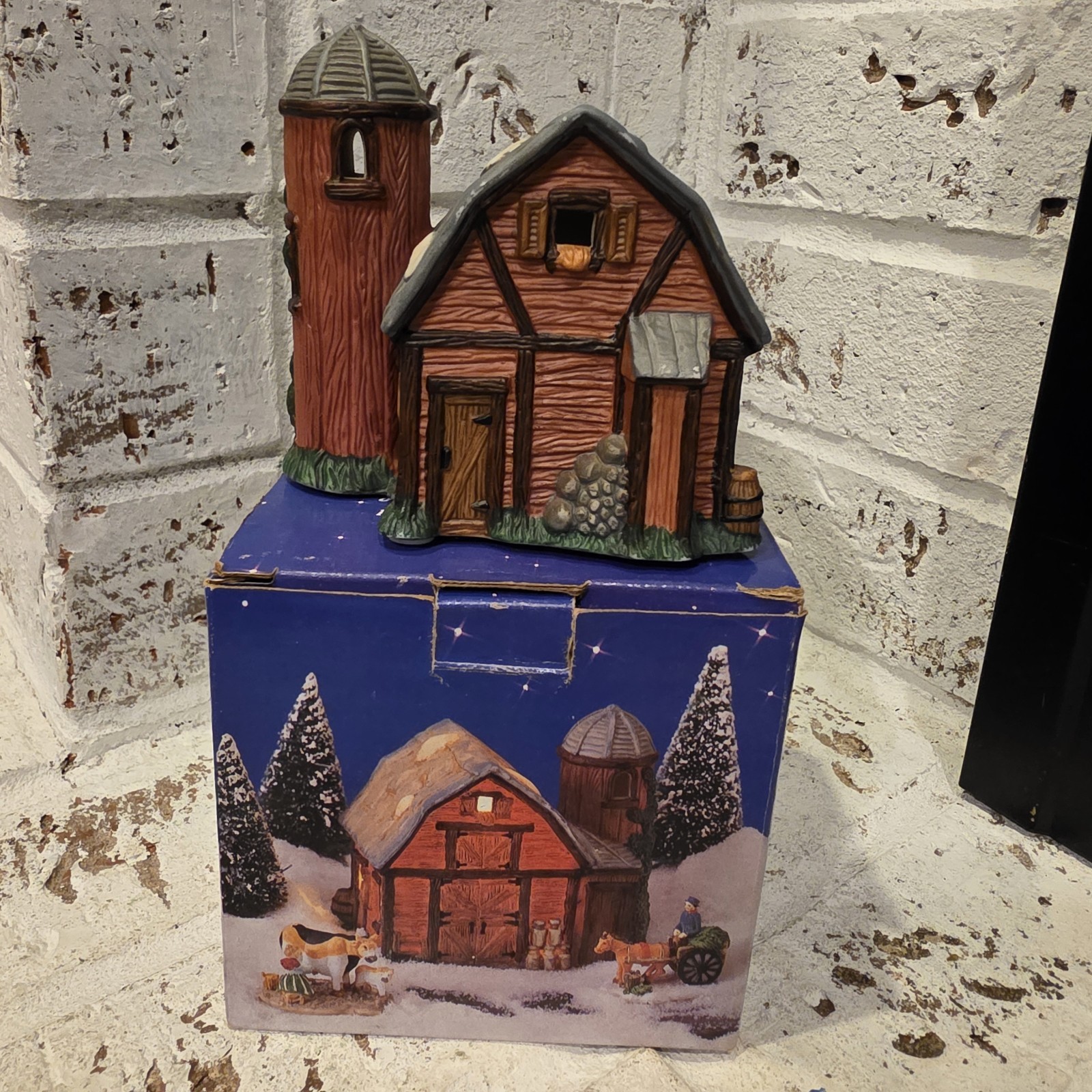 Vintage Home Town America Collection “Barn” 1995 Hand Painted Handcrafted