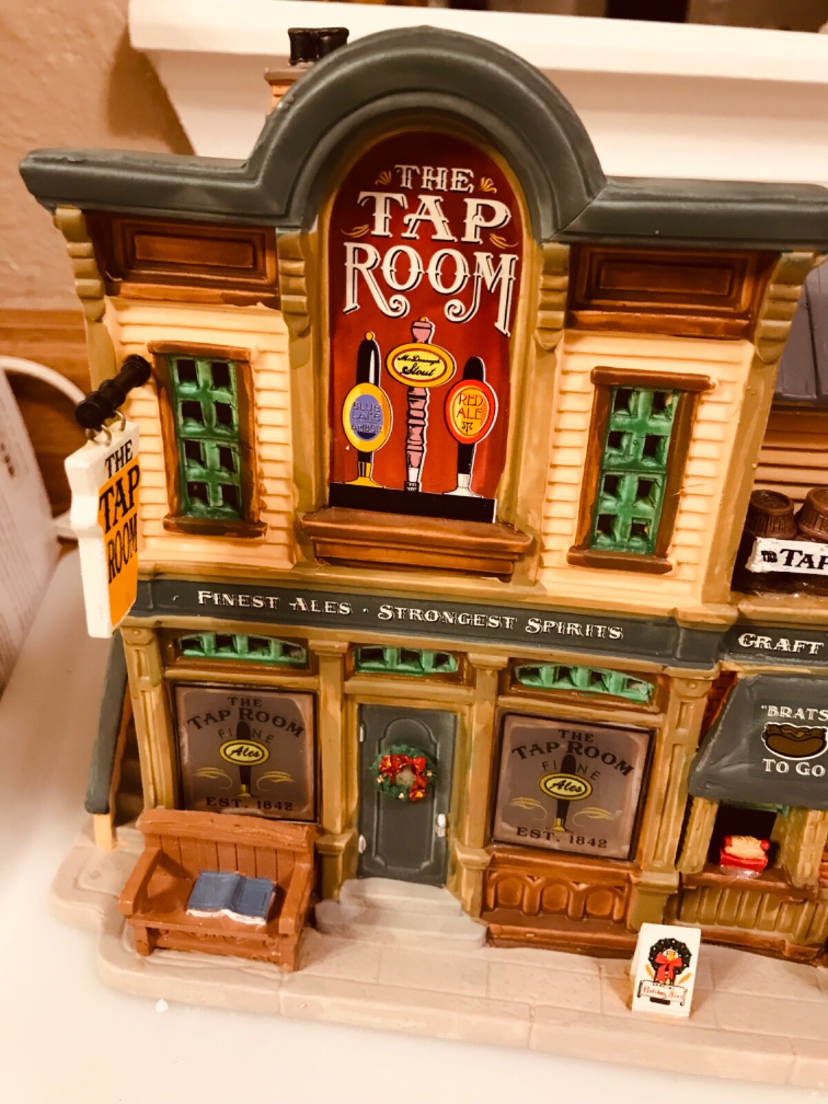 Coventry Cove Lemax The Tap Room lighted building