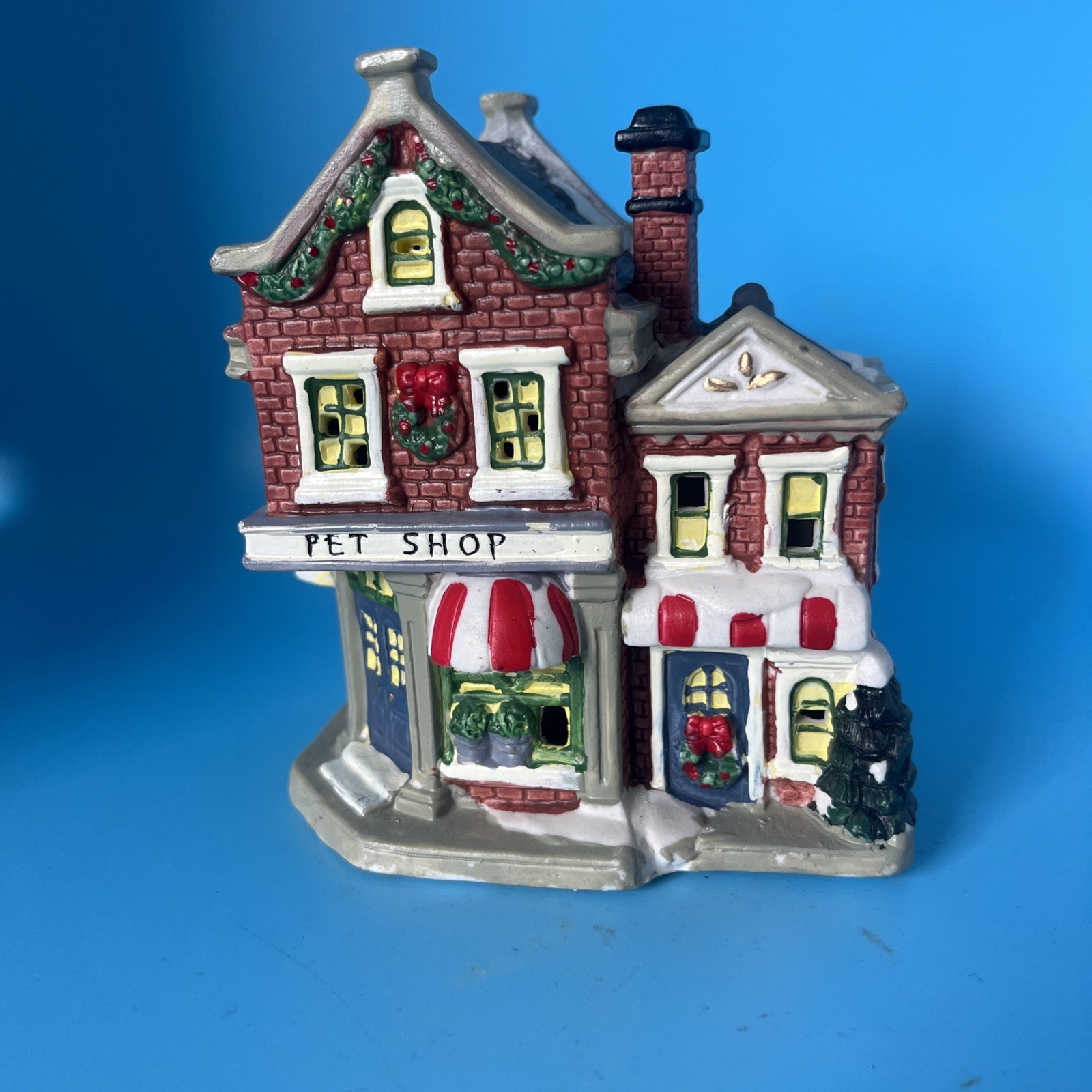 2005 Wellington Square Collection – Pet Shop Christmas village house