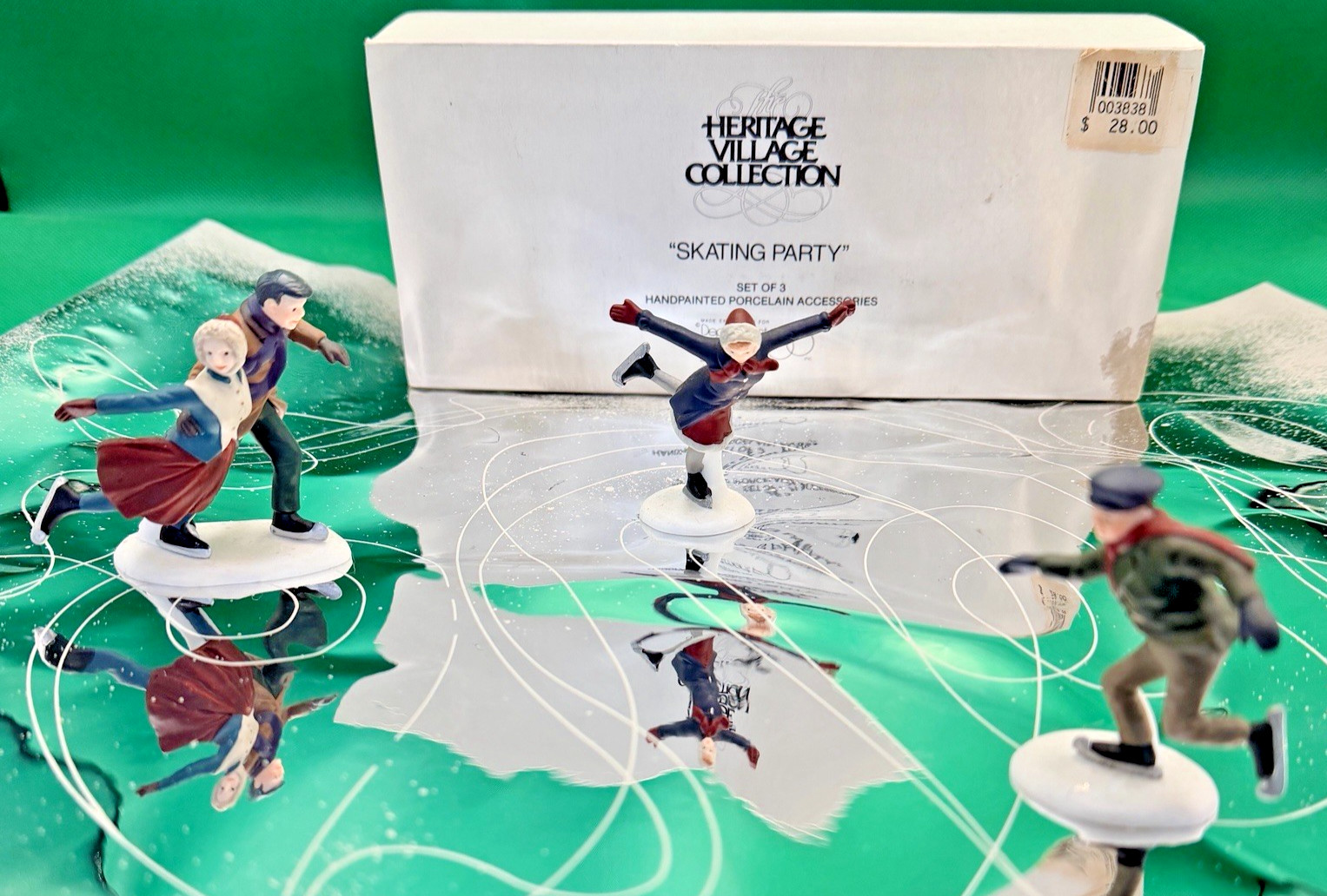 Department 56 Skating Party Heritage Village 5523-9 w/Box