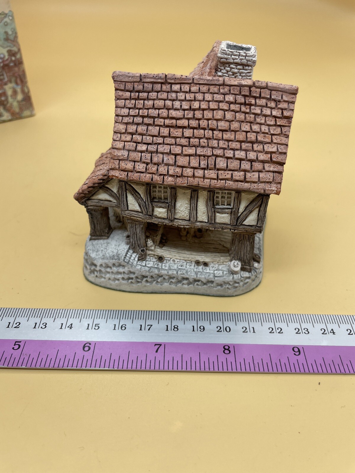 David Winter Cottage “Little Market” In Box John Hine 1980
