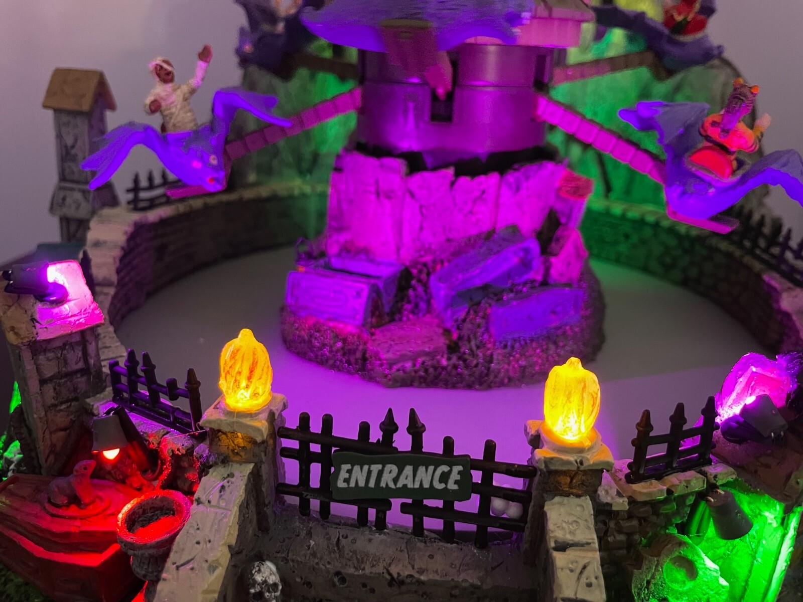 Lemax Spooky Town “The Count’s Bat Bonanza” NIB- Lights, Sound & Animation,Video