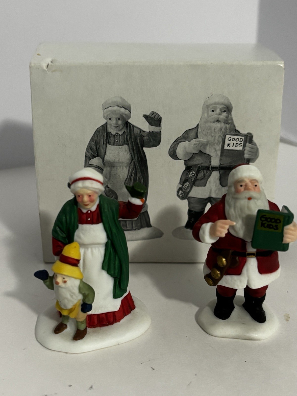 Department 56 1990 Vintage HVC North Pole Santa & Mrs Claus Set Of 2 5609-0