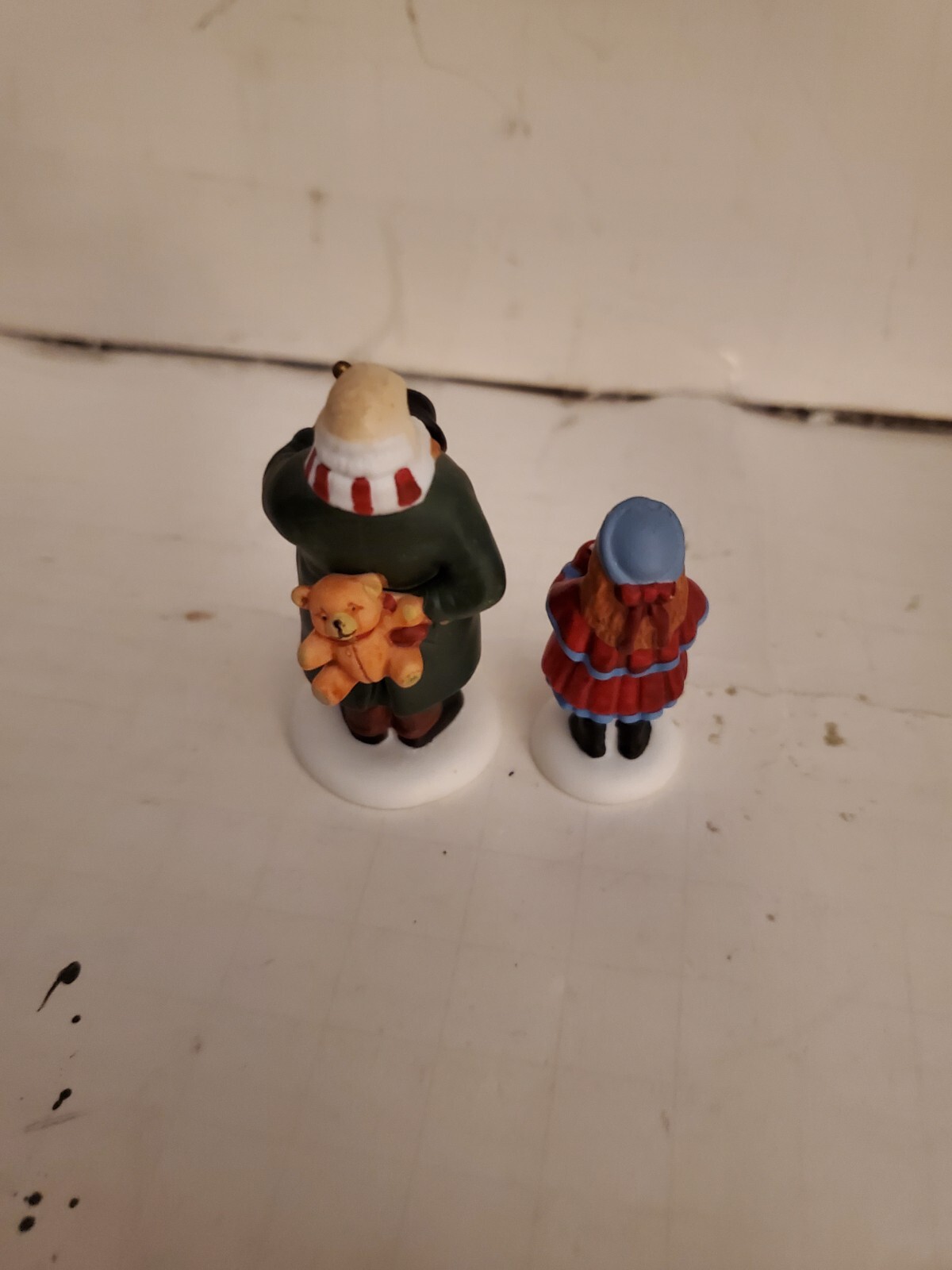 Department 56: Yes, Virginia – Heritage Village – set of 2