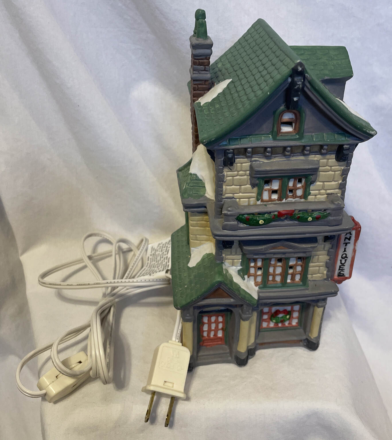 1994 O’WELL Dickens Keepsake Porcelain-3 Story Antiques Shop with Light and Cord