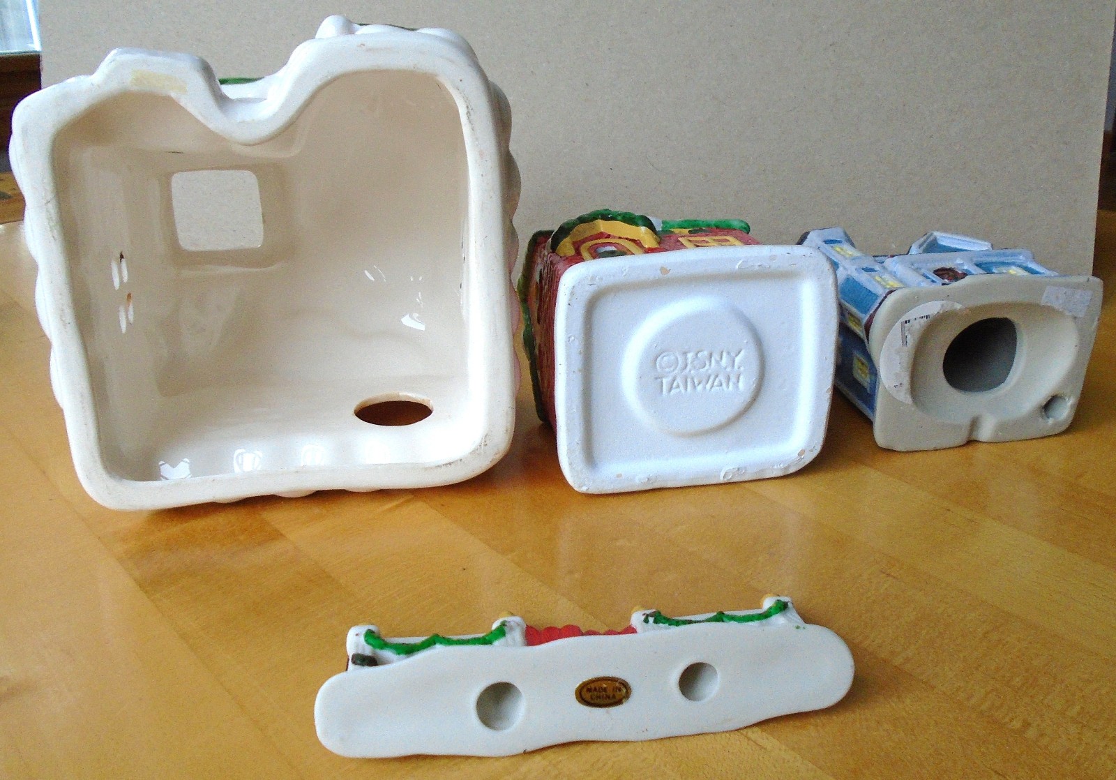 Vintage Christmas Village Houses & Fence, Porcelain /Ceramic