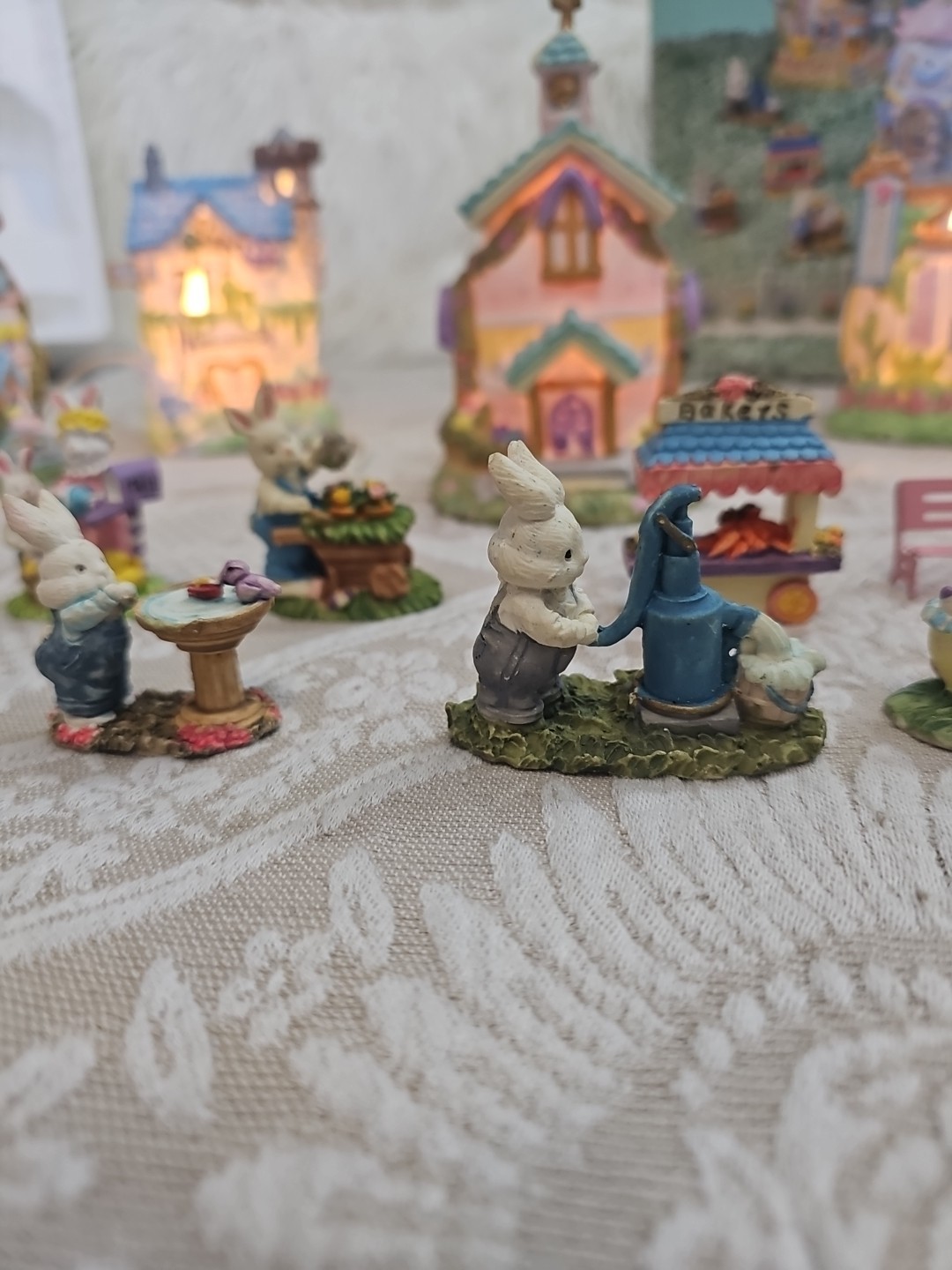 Vintage Easter Village Bunny Towne House Porcelain 21 Piece Lighted Complete