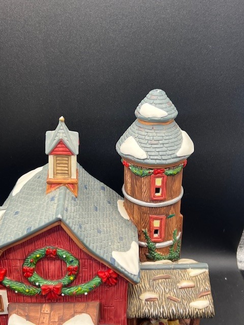 Heartland Valley O’Well Christmas Village Barn Farm Building w/ Silo 2002 HTF