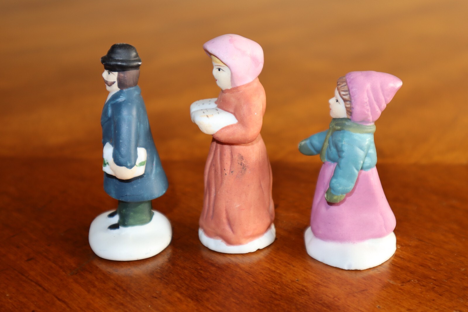 Christmas Village Figurine Woman Caroling Man Gifts Child Girl Family 2.75″