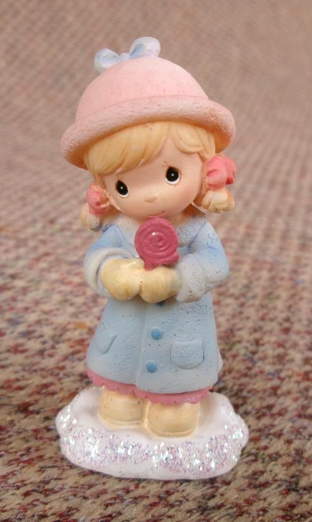 Hawthorne Christmas Village Precious Moments “Warm Hearts” Accessory 91227