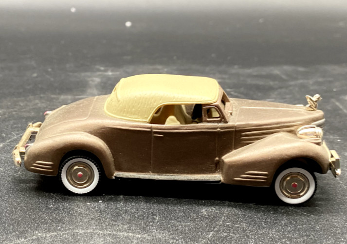DEPT. 56 1940 V16 CADILLAC COUPE #56.59416 & 1935 DUESENBERG, USED
