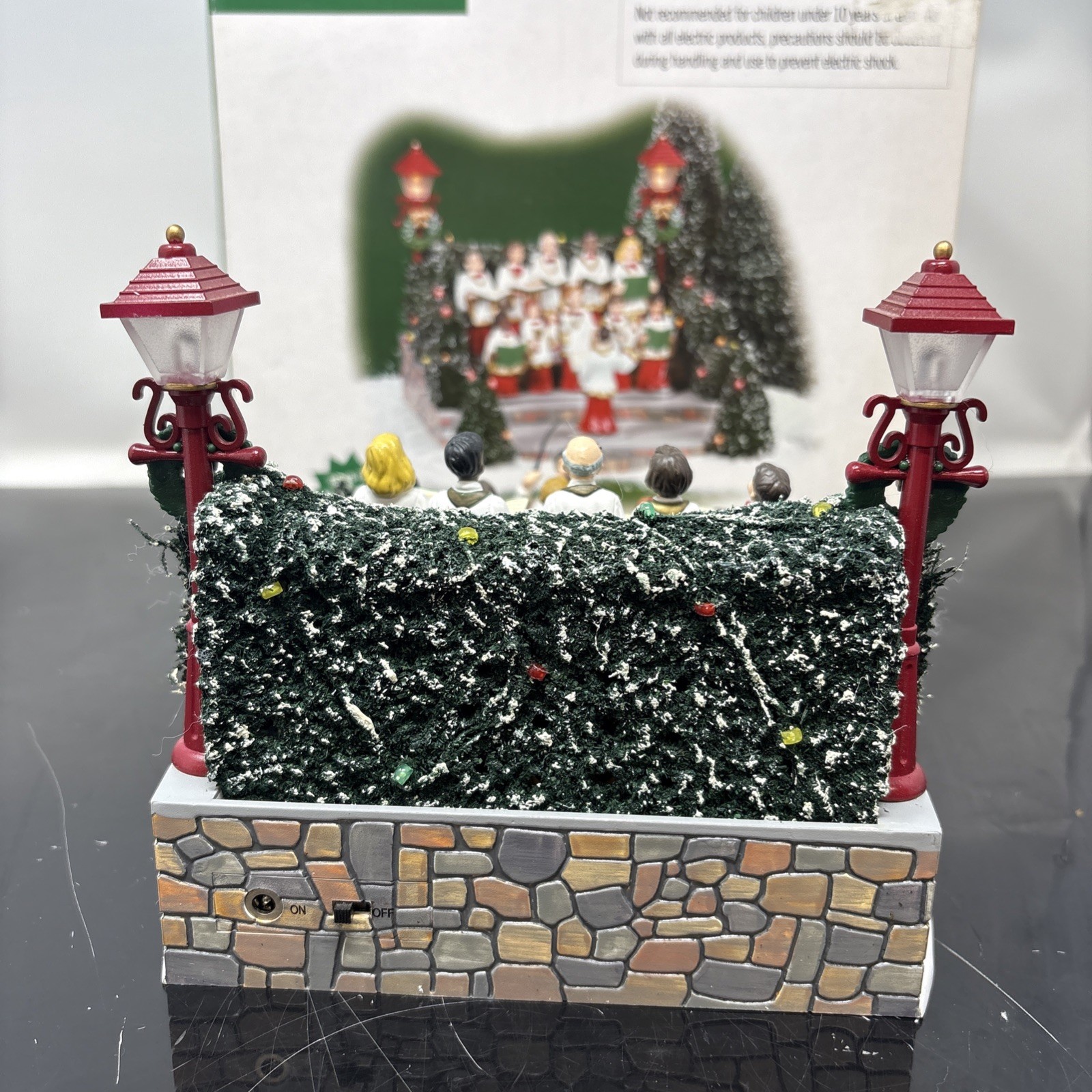 Dept 56 56.52505 Village Animated “Holiday Singers” (no Cord)
