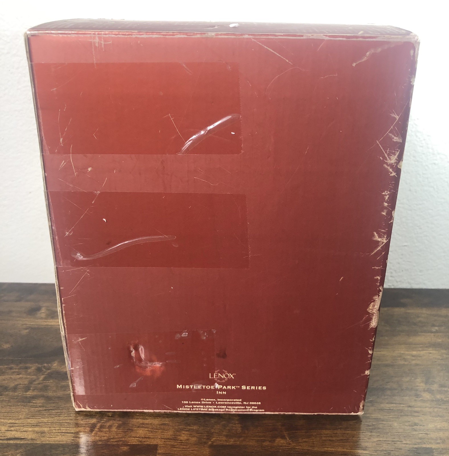 Lenox Mistletoe Park INN Village Treasures Collection, Boxed, 2005, Retired