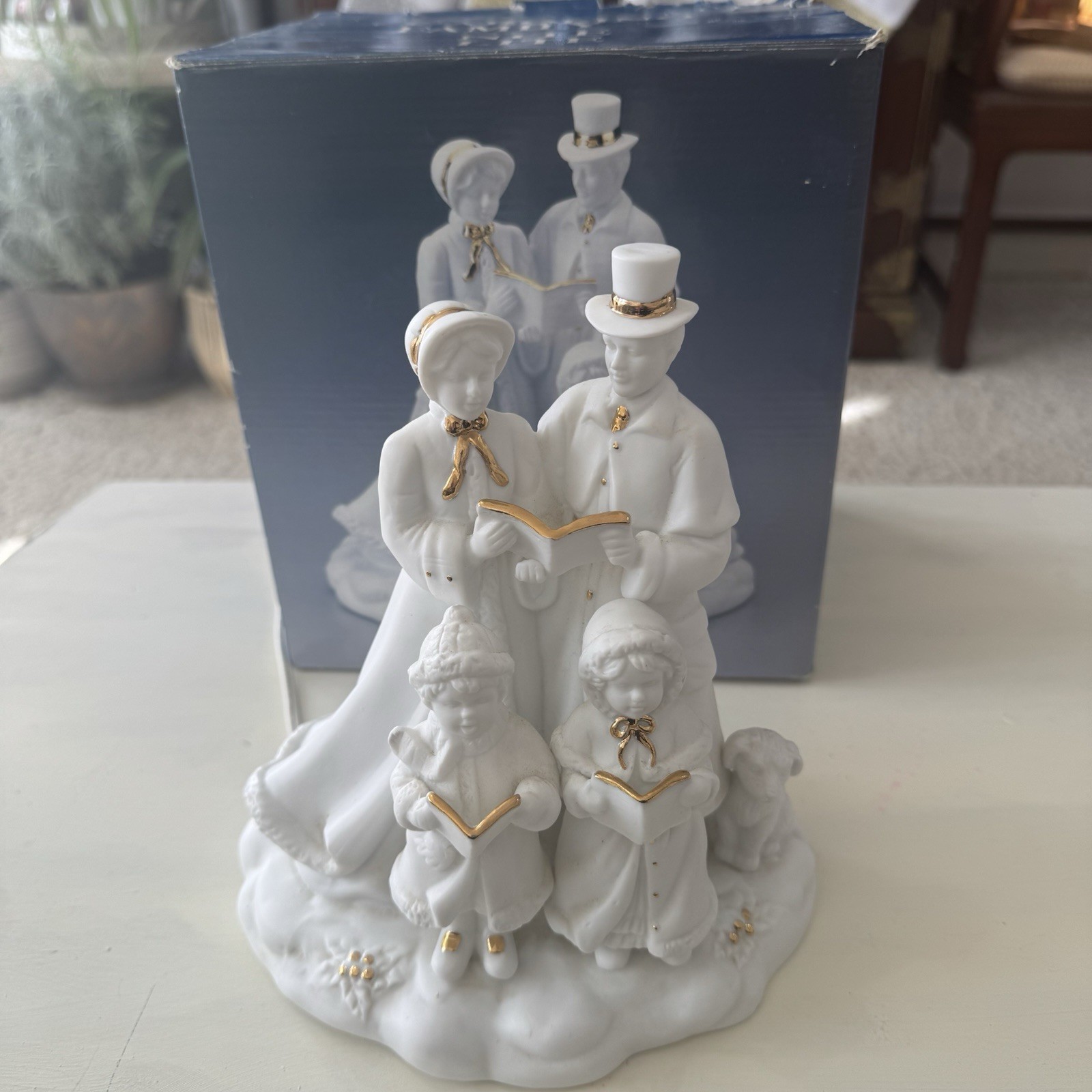 1998 RSVP International Porcelain Lighted “Caroling Family” Figurine