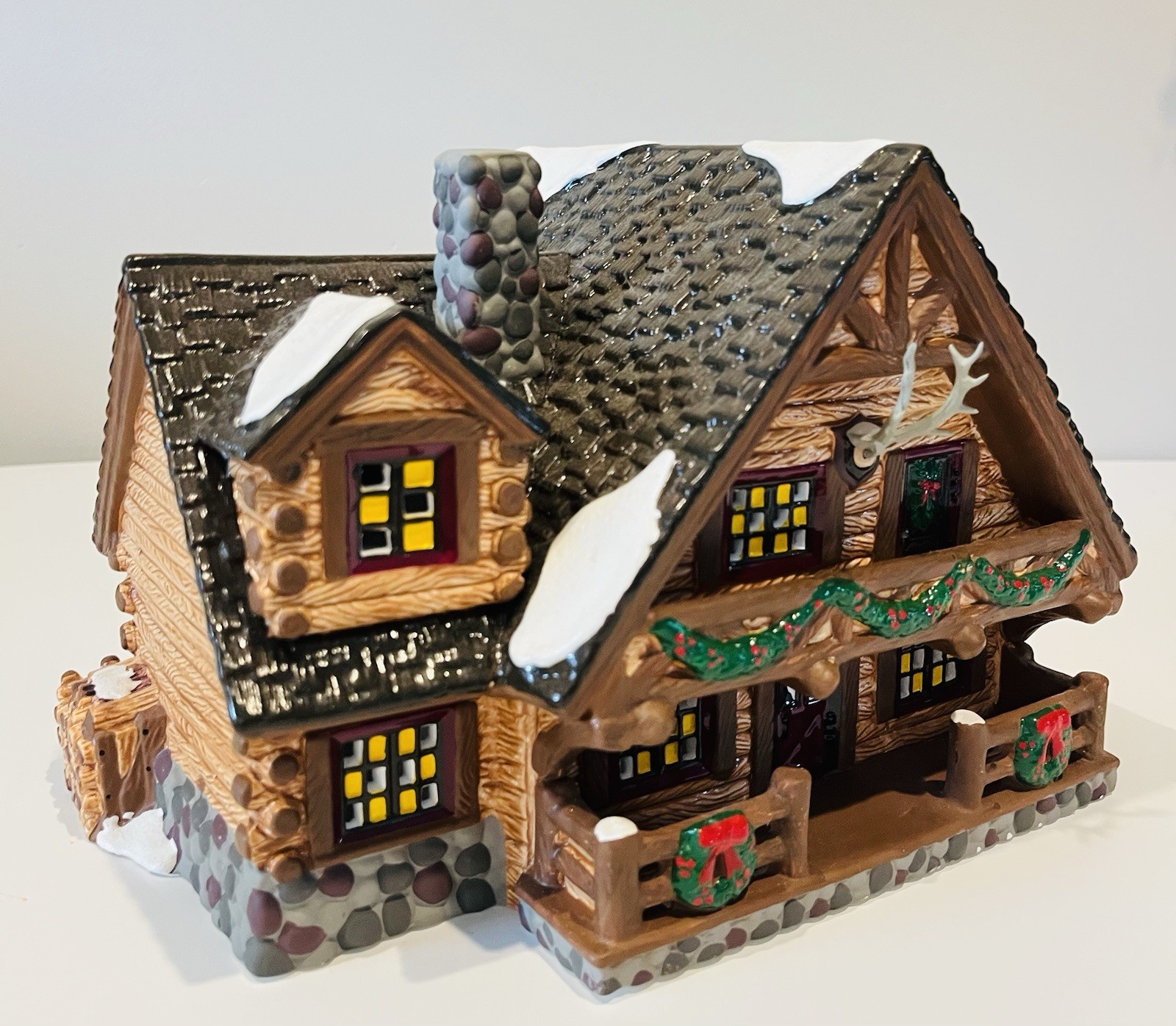 Dept 56 Snow Village HUNTING LODGE #5445-3 Retired 1996 Vintage Antlers Included