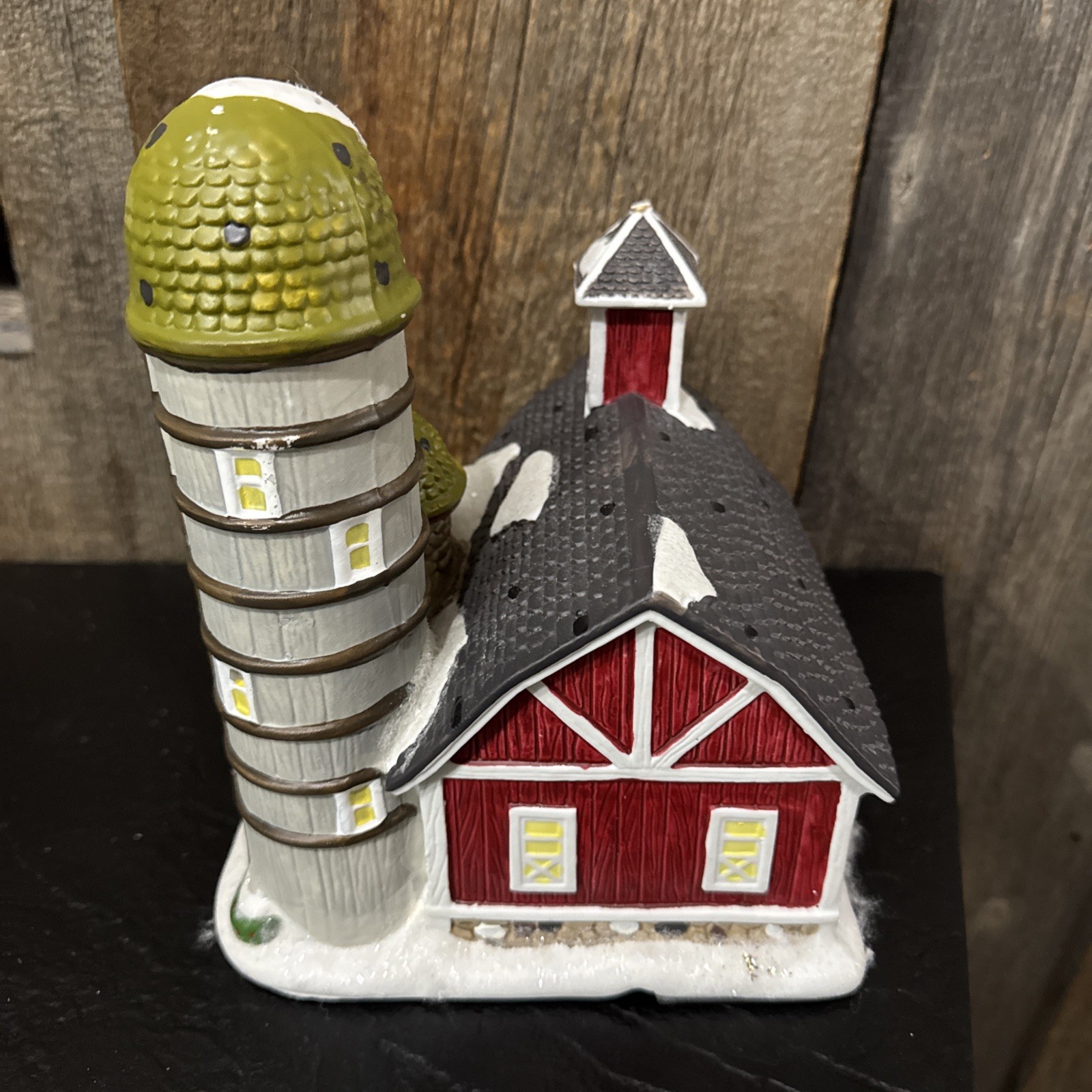 2015 LEMAX Enchanted Forest Christmas “RED BARN” #90374