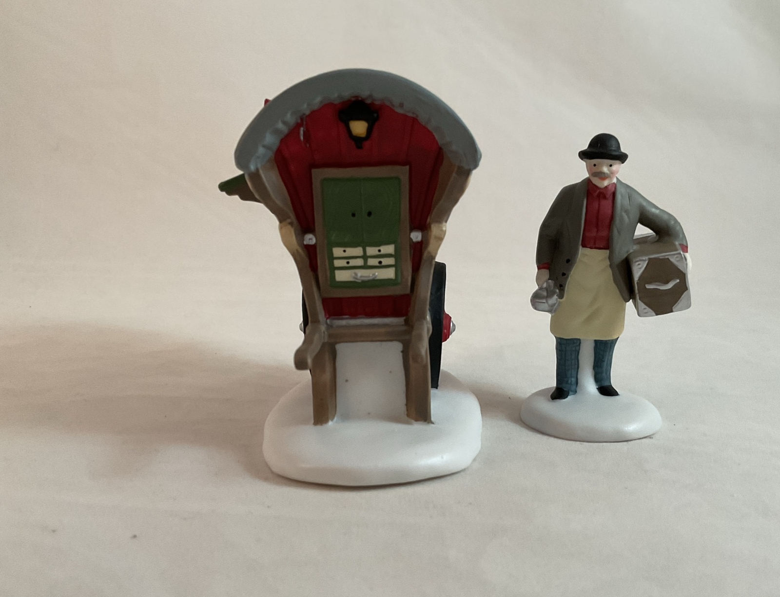 Department 56 #5646-4 Town Tinker Heritage Village Accessory Complete With Pots