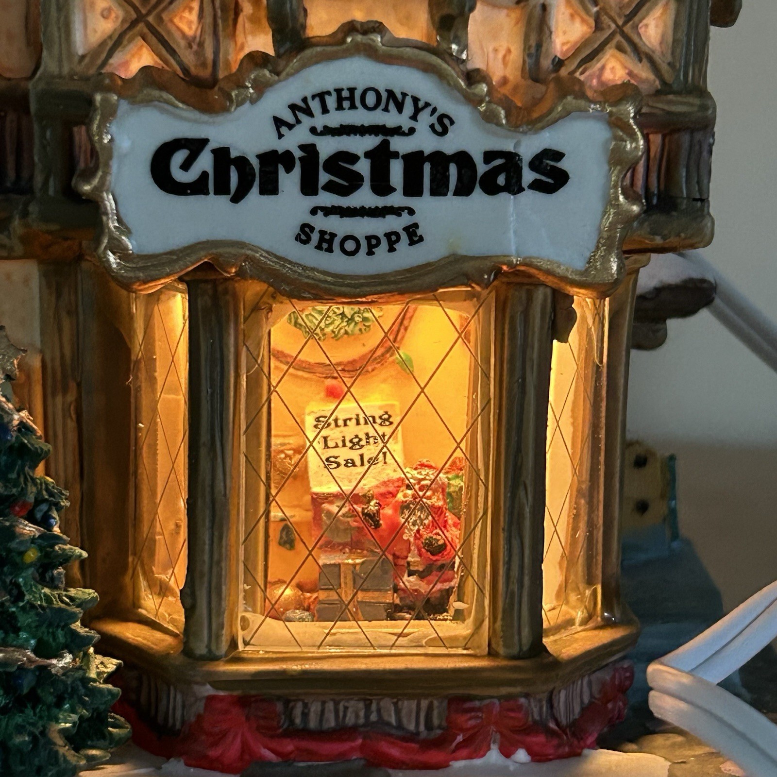 Lemax Anthony’s Christmas Shoppe Carole Towne Lighted Victorian Village 2014