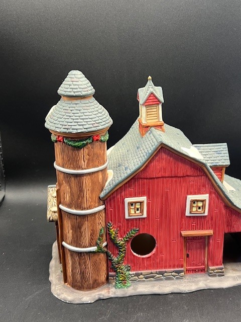 Heartland Valley O’Well Christmas Village Barn Farm Building w/ Silo 2002 HTF