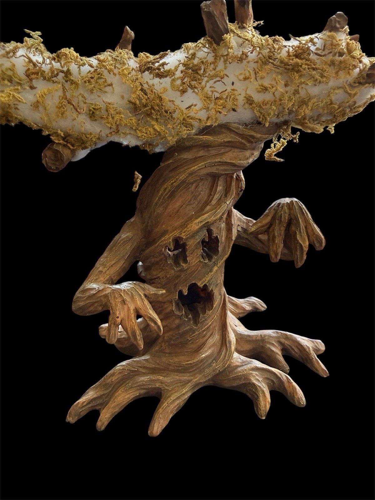 Haunted Tree Model Halloween Town/Face lights up from Witch’s Estate Sale