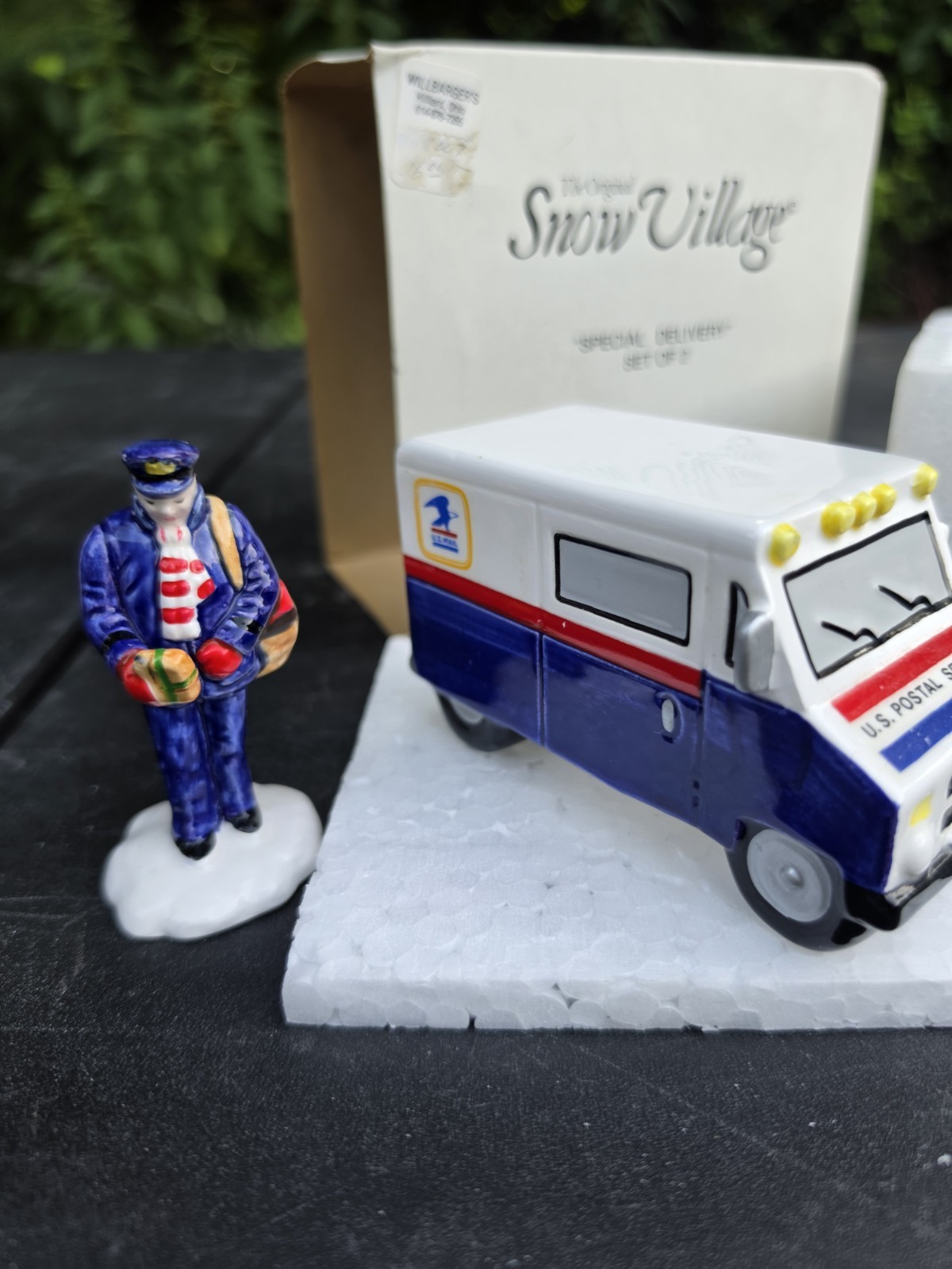 Department 56-Snow Village – Special Delivery 4.5″ (USPS Postman & Truck) 51489