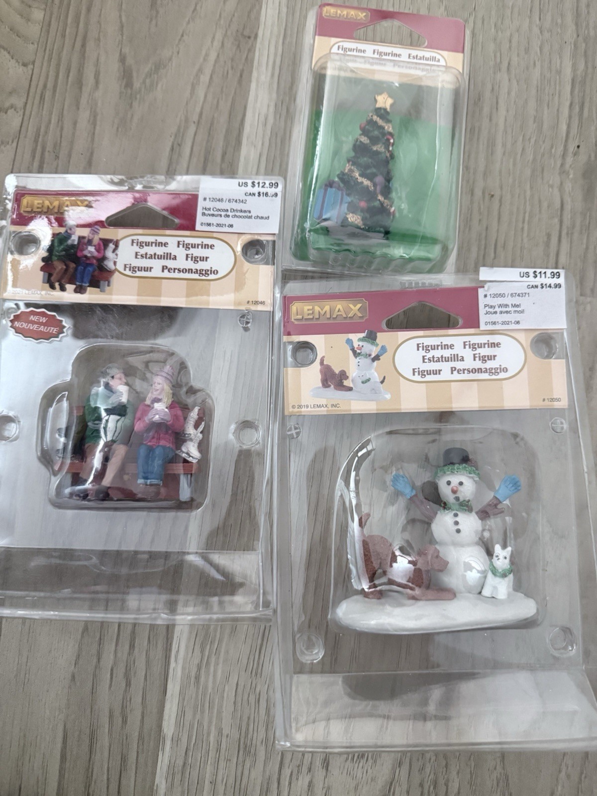 Lemax Assorted Christmas Village Figures Lot Of 3 Snowman Tree Figures On Bench