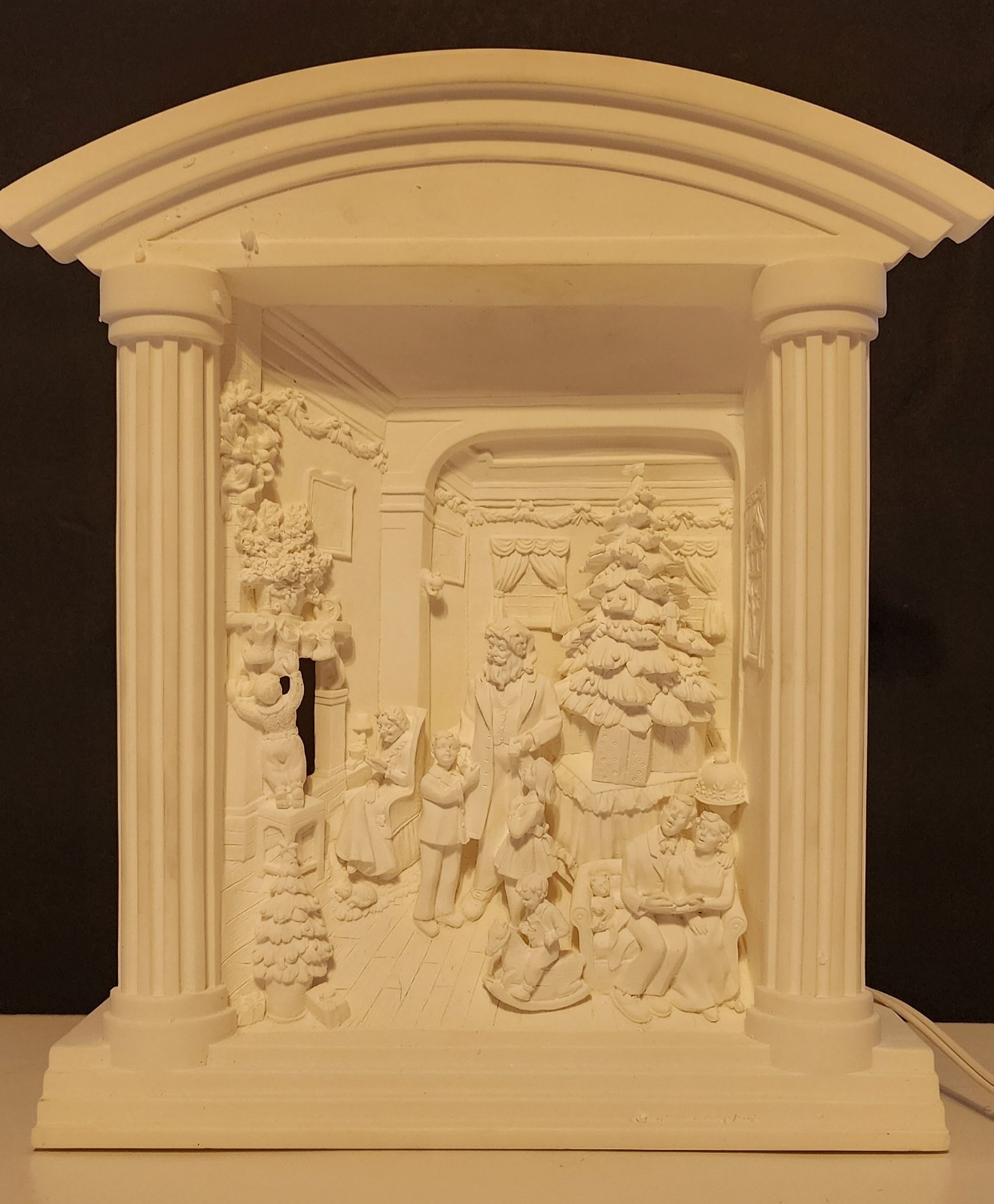 DEPT 56-78645 SILHOUETTE TREASURES HOME FOR CHRISTMAS Lighted Dickens Tree Scene