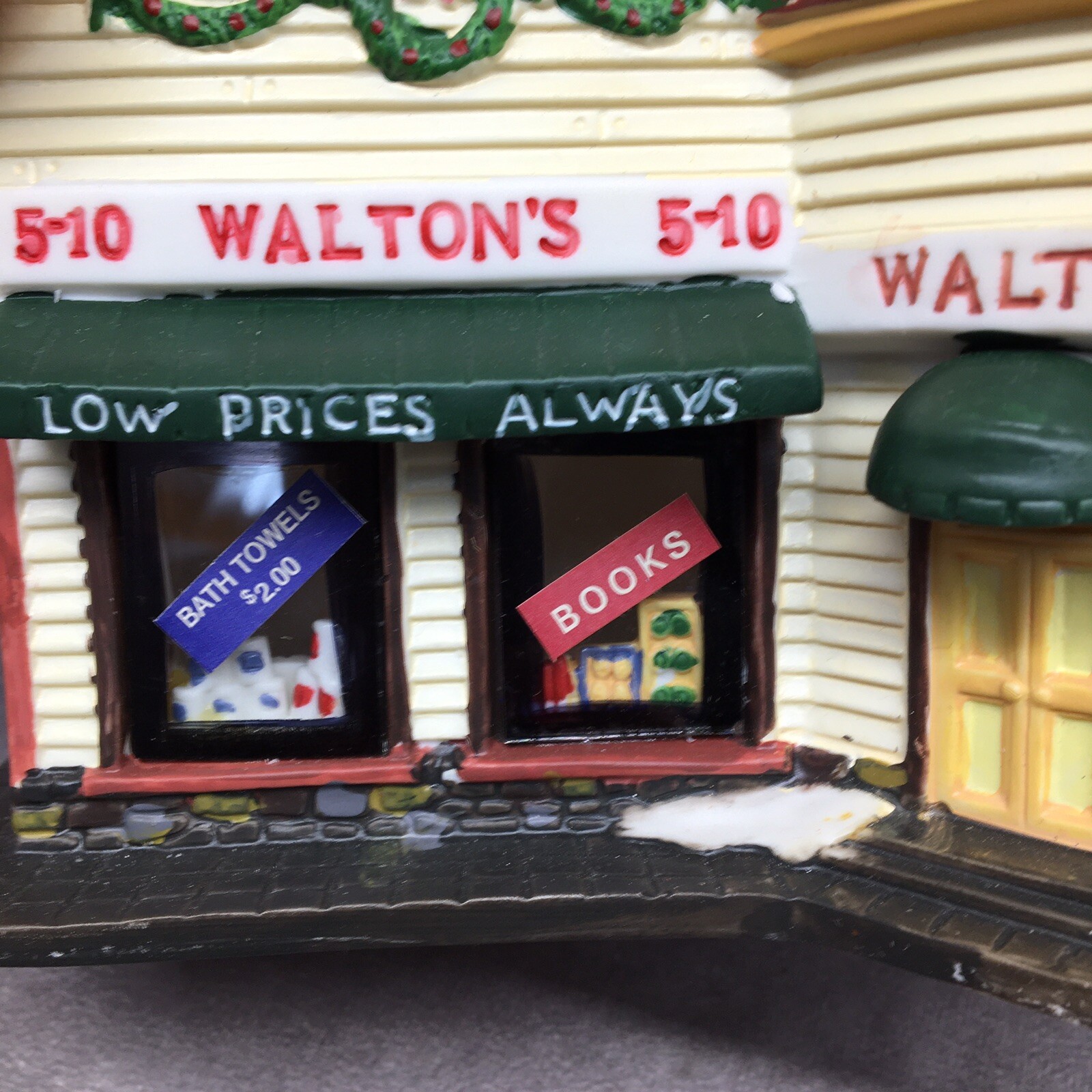 Holiday Time Walton’s 5&10 Collectors Edition Lighted House -Read Description