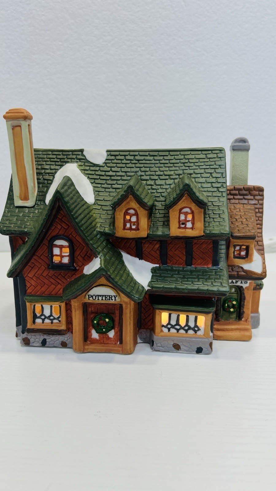 Dickens Keepsake “ Pottery” Porcelain Lighted House Heartland Valley Excellent
