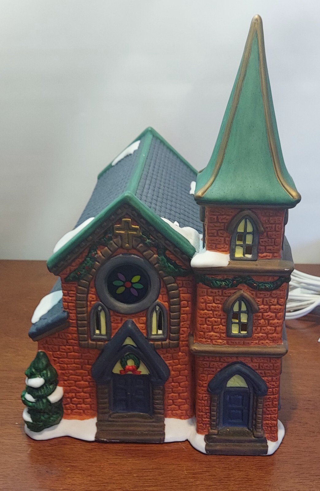 VINTAGE HAND PAINTED FINE PORCELAIN RED BRICK CHURCH LIGHTED GALLERIA CHRISTMAS