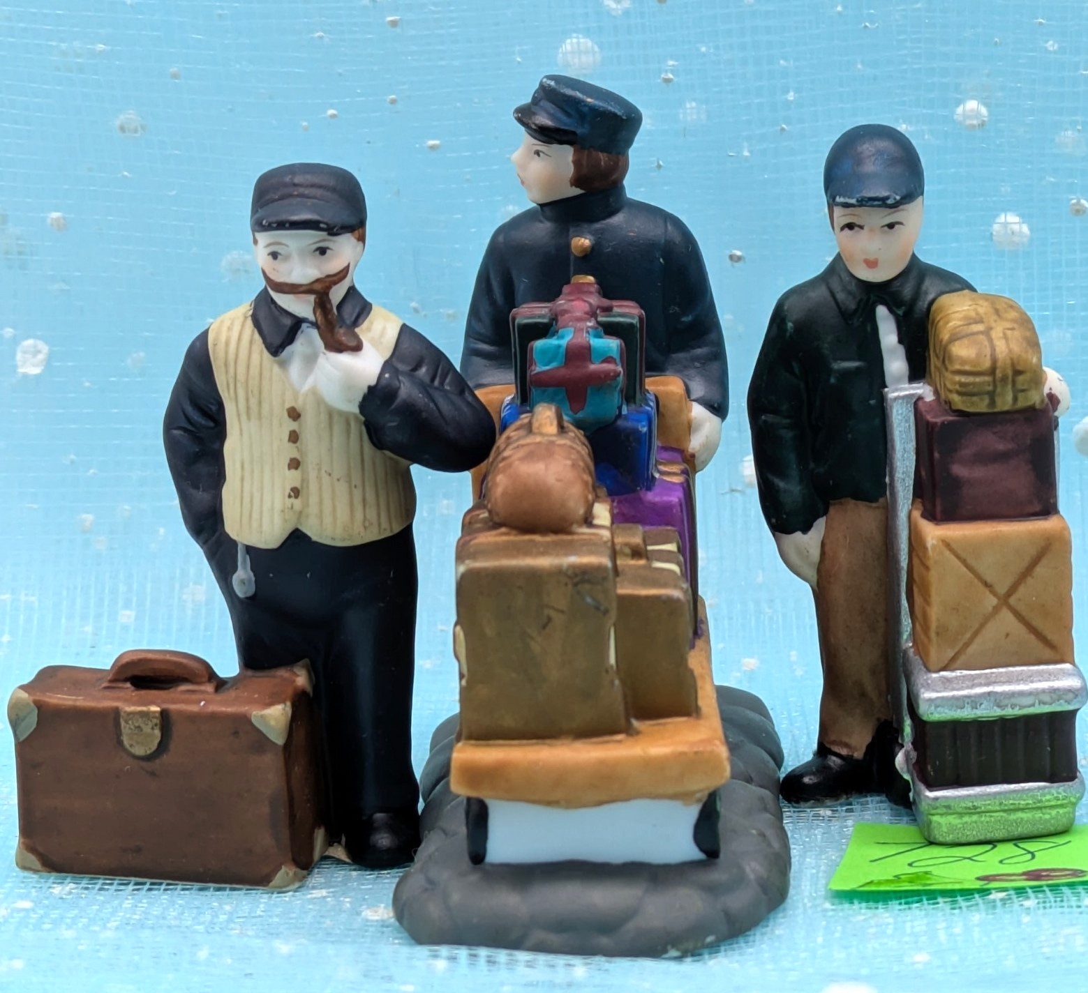 *PAINT LOSS Hershey’s Village baggage luggage porters porcelain LOOSE INV728