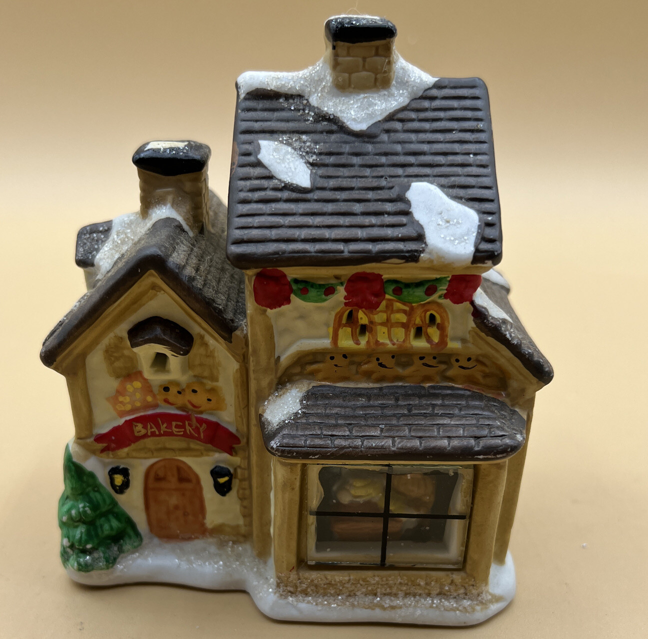Wellington Square Collection 2004 Bakery 4 3/8″ High