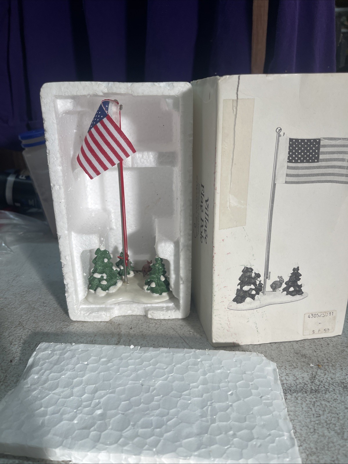 Department Dept. 56 Snow Village “VILLAGE FLAG POLE” 5177-2 In Original Box