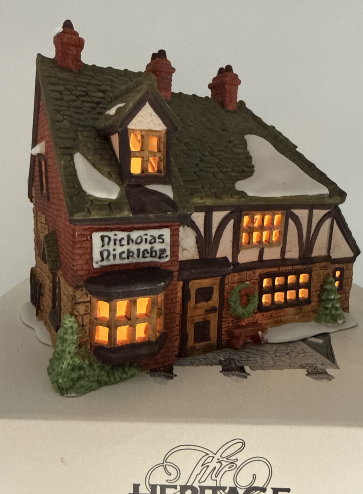 Dept 56 Heritage Village Christmas Collection Cottage #5925-0 Retired 1988, Box