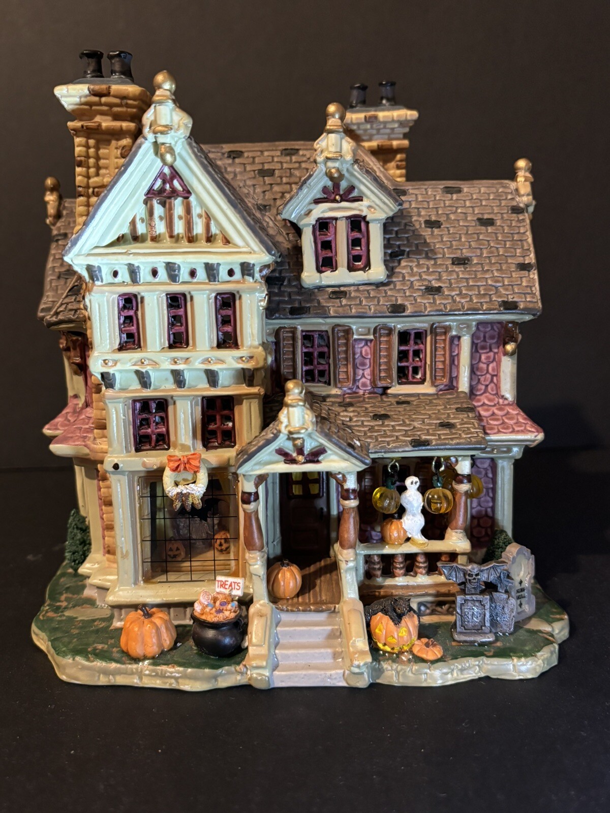 Lemax Spooky Town “Trick Or Treaters’ Haven” Porcelain Lighted House 2004