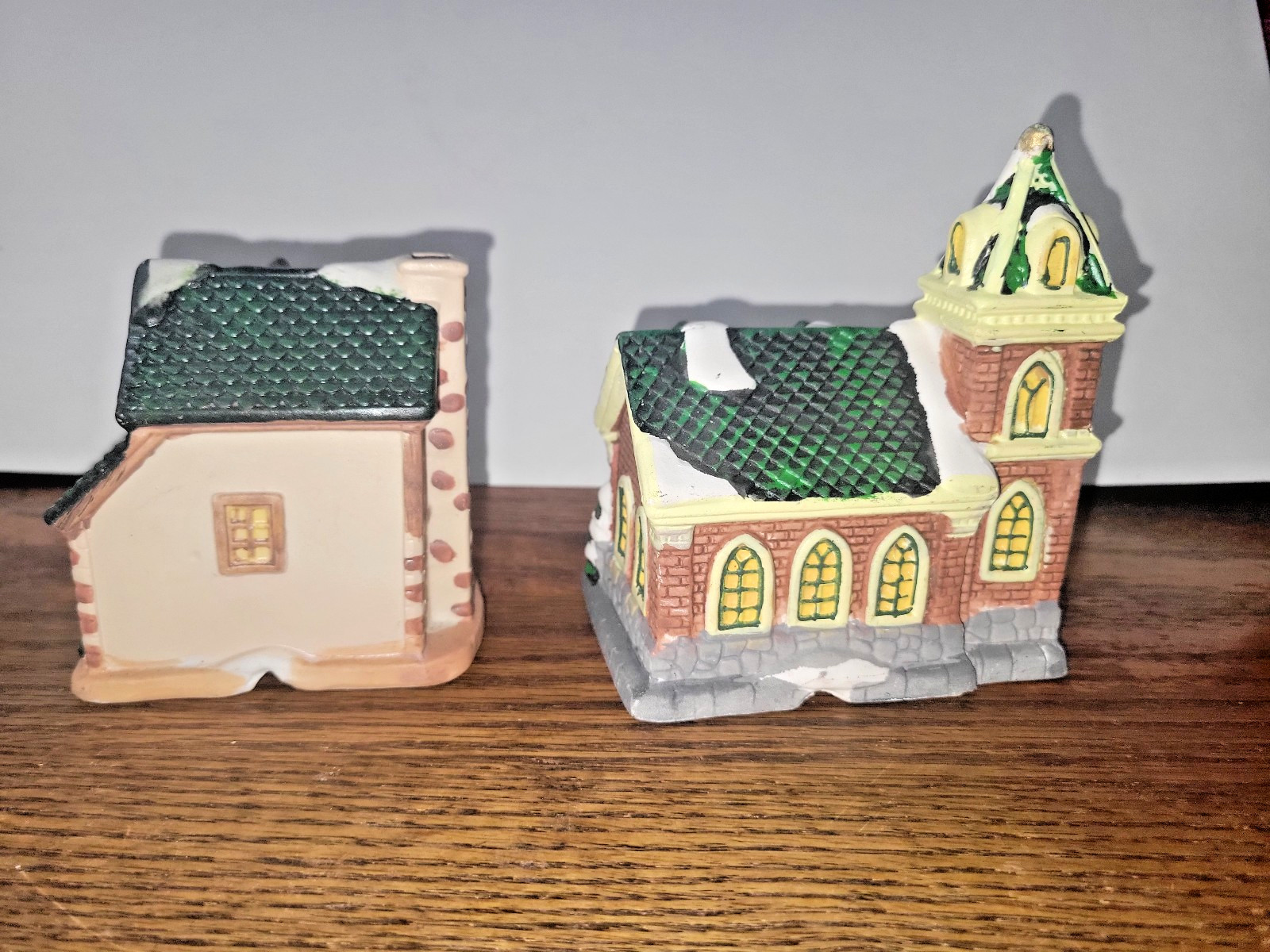 Walmart (2003) Tavern & Church Building Winter Village approx. 4x4x2.5