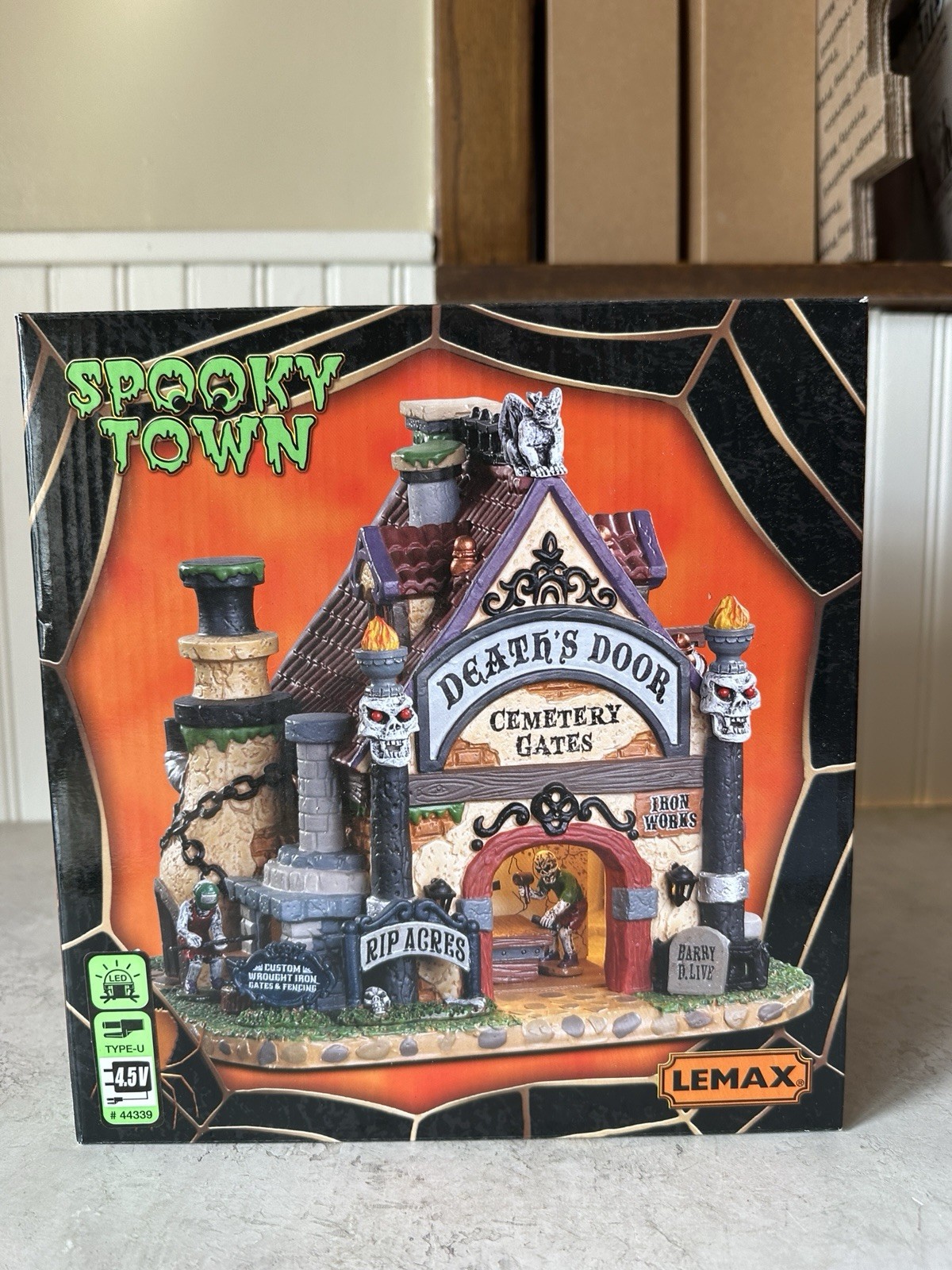 Lemax Spooky Town Halloween Village Death’s Cemetery Gates #05614 Brand New