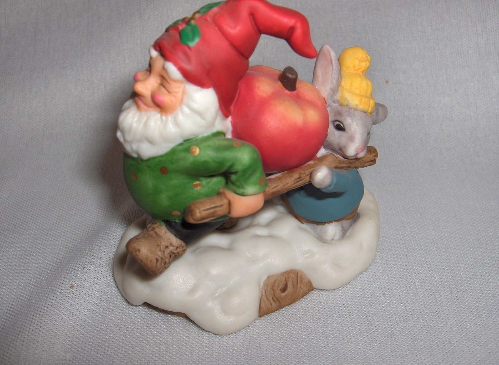 Fitz & Floyd Gathering Apples Figurine Holiday Hamlet 1993 RARE