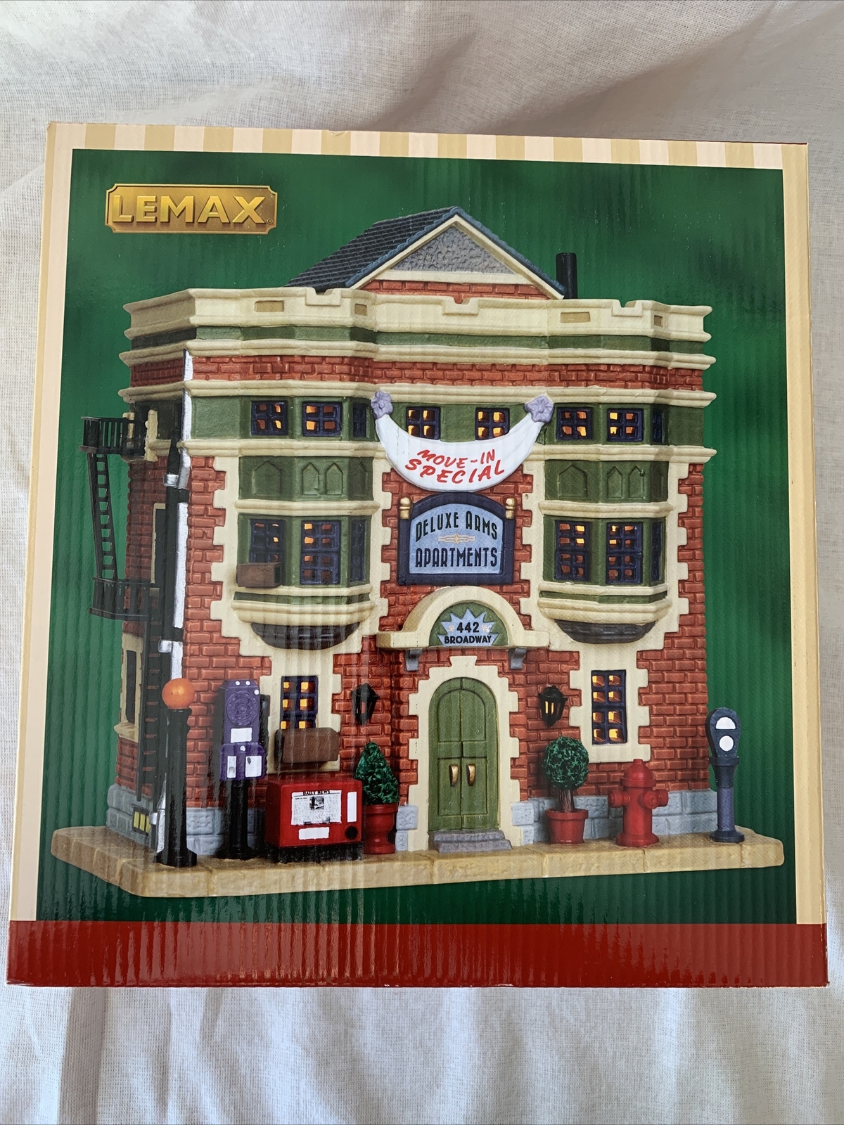 Lemax 35503 DELUXE ARMS APARTMENTS. Building. Christmas
