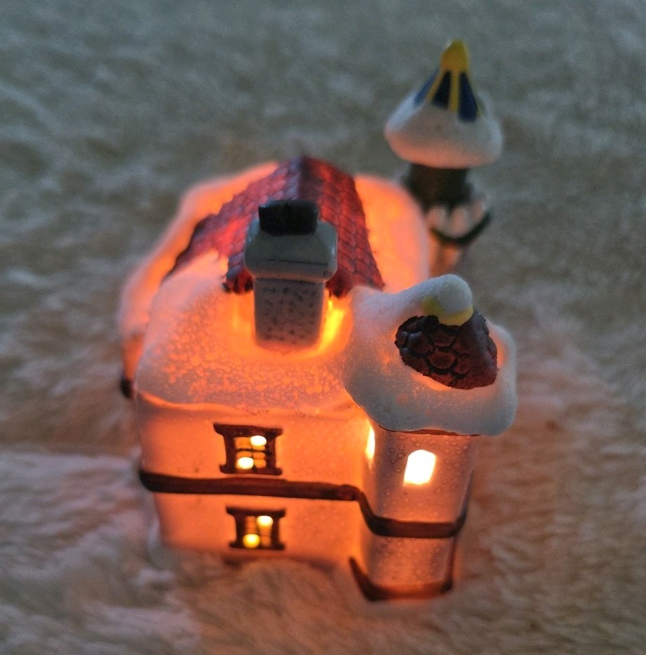 Porcelain Bisque Santa’s Village Lighted Toy Shop Hand Painted Vintage 1994