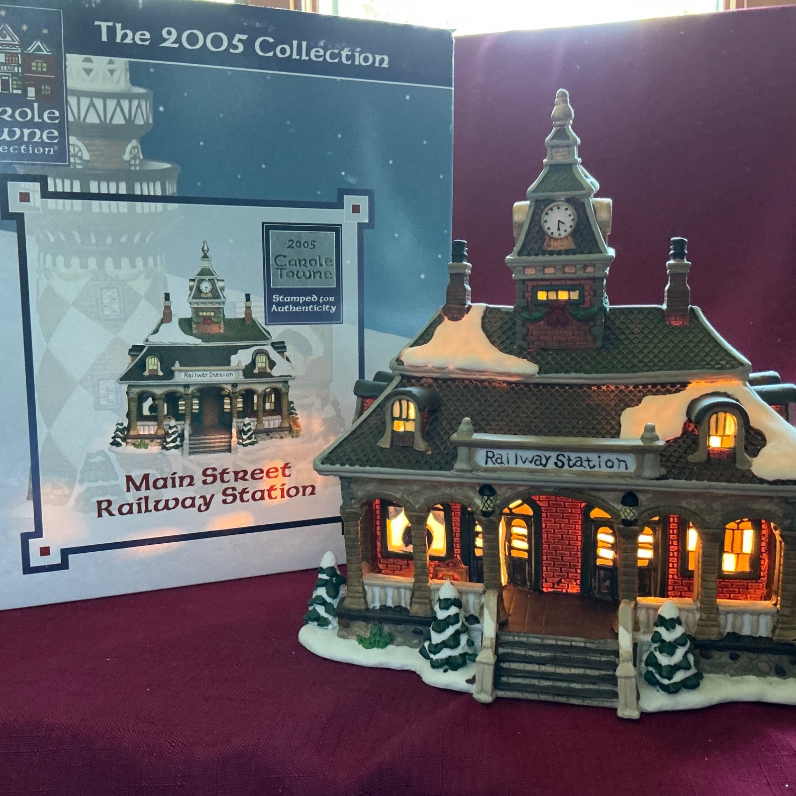 Carole Towne Main Street Railway Station Lighted house Box