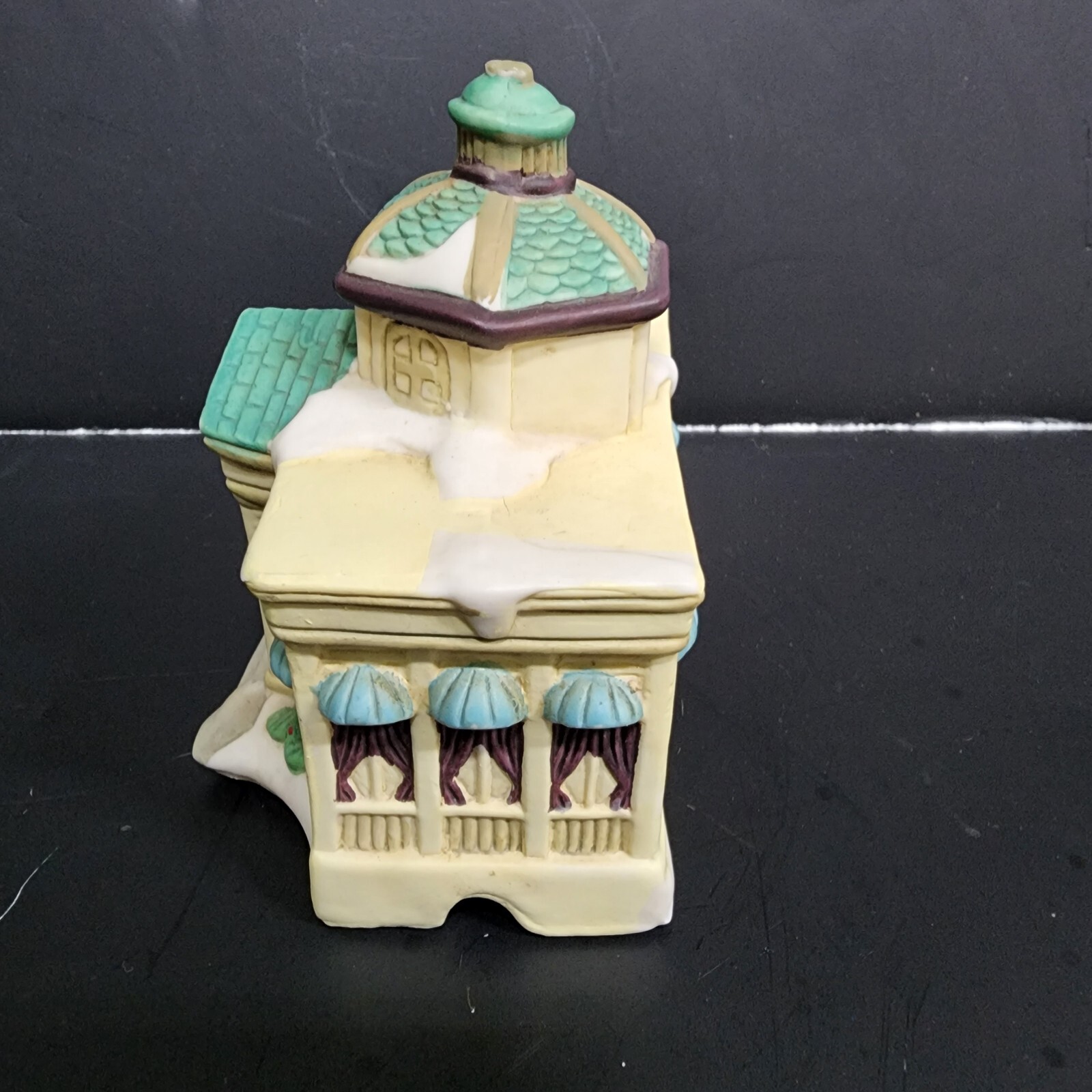 Christmas Opera House, Lighted
