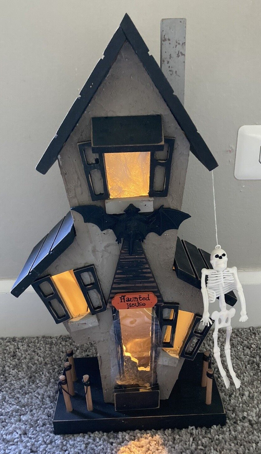 LED Haunted House Lighted Living Quarters/Bon-Ton Stores Wooden 16.25″ Tall