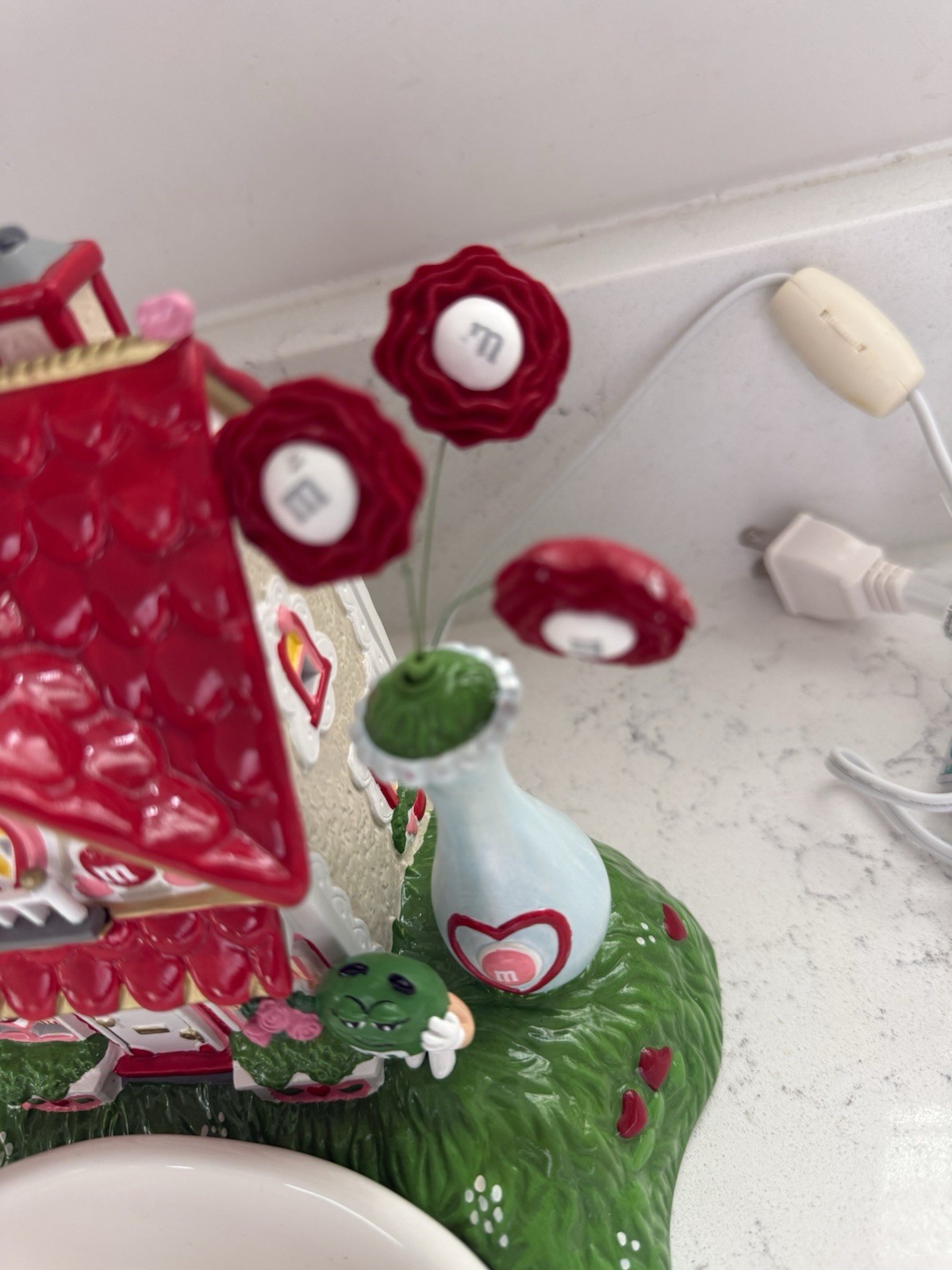 Department 56 M&Ms Be Mine Valentine’s House Lighted Ceramic Candy Dish 2004