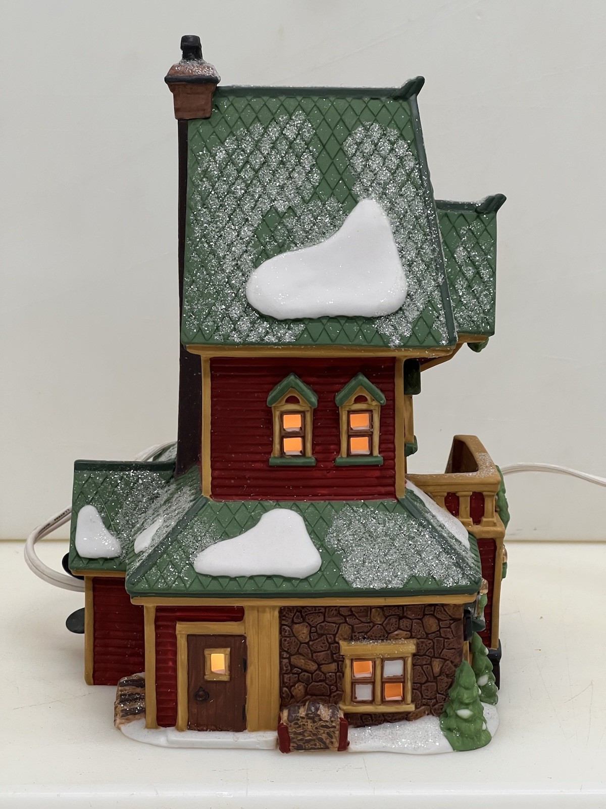 Dept 56 North Pole Santas Rooming House #56386 1995 Retired Excellent !